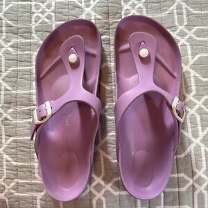 Birkenstock Gizeh purple sandals size 40. Gently used, plenty of life left!